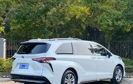 Toyota Sienna, 2022 год, 3 900 000 рублей, 3 фотография