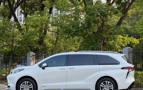 Toyota Sienna, 2022 год, 3 900 000 рублей, 4 фотография