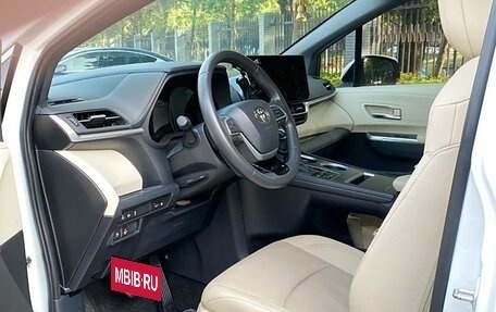 Toyota Sienna, 2022 год, 3 900 000 рублей, 6 фотография