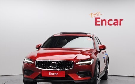Volvo V60 Cross Country II, 2021 год, 3 353 000 рублей, 3 фотография