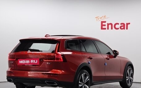 Volvo V60 Cross Country II, 2021 год, 3 353 000 рублей, 2 фотография