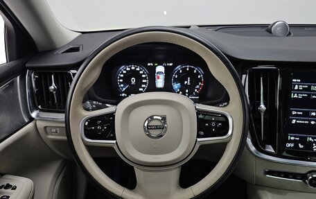Volvo V60 Cross Country II, 2021 год, 3 353 000 рублей, 13 фотография