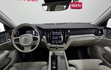 Volvo V60 Cross Country II, 2021 год, 3 353 000 рублей, 7 фотография