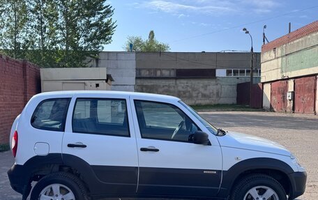 Chevrolet Niva I рестайлинг, 2017 год, 575 000 рублей, 4 фотография