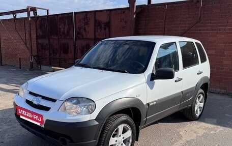 Chevrolet Niva I рестайлинг, 2017 год, 575 000 рублей, 3 фотография