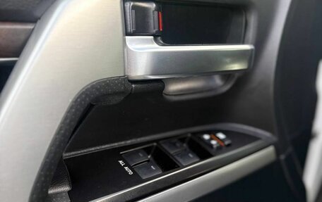 Toyota Land Cruiser 200, 2019 год, 7 800 000 рублей, 24 фотография