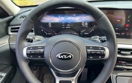KIA K5, 2021 год, 1 800 000 рублей, 24 фотография
