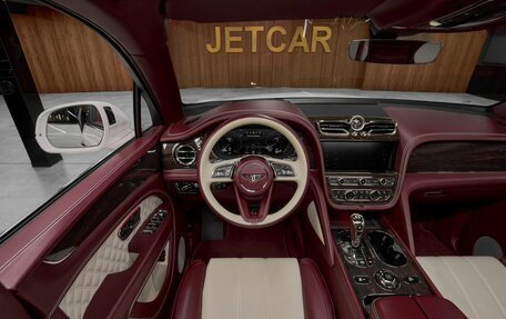 Bentley Bentayga I, 2022 год, 25 000 000 рублей, 15 фотография