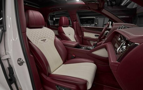 Bentley Bentayga I, 2022 год, 25 000 000 рублей, 21 фотография