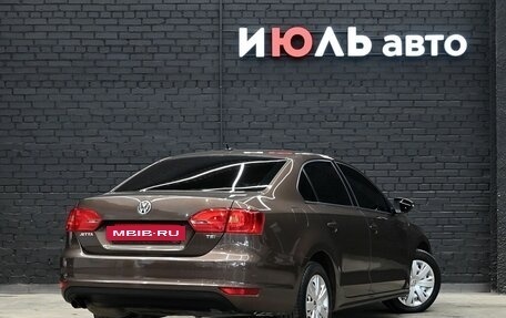 Volkswagen Jetta VI, 2011 год, 990 000 рублей, 6 фотография