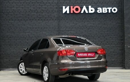 Volkswagen Jetta VI, 2011 год, 990 000 рублей, 4 фотография