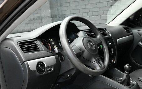 Volkswagen Jetta VI, 2011 год, 990 000 рублей, 13 фотография