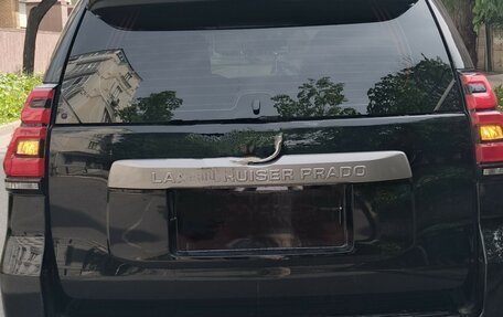 Toyota Land Cruiser Prado 150 рестайлинг 2, 2018 год, 5 000 000 рублей, 6 фотография
