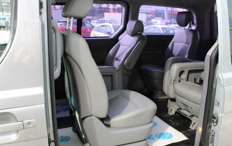 Hyundai Grand Starex Grand Starex I рестайлинг 2, 2015 год, 1 850 000 рублей, 15 фотография