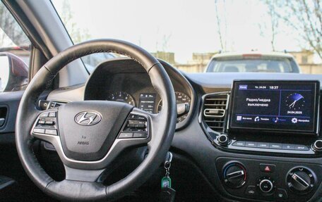 Hyundai Solaris II рестайлинг, 2021 год, 1 420 000 рублей, 17 фотография