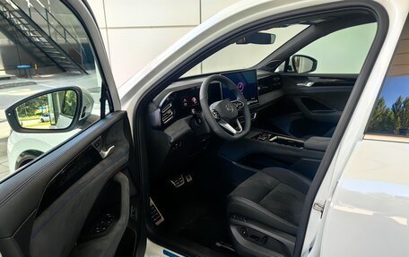 Volkswagen Tiguan, 2024 год, 4 790 000 рублей, 9 фотография