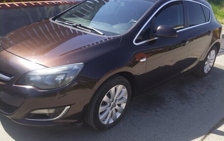 Opel Astra J, 2014 год, 880 000 рублей, 3 фотография