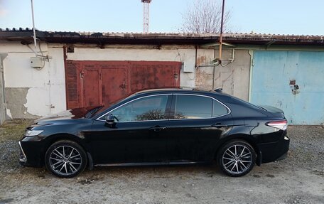 Toyota Camry, 2021 год, 3 600 000 рублей, 2 фотография
