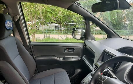Toyota Voxy III, 2019 год, 2 700 000 рублей, 7 фотография