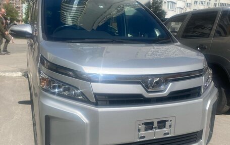 Toyota Voxy III, 2019 год, 2 700 000 рублей, 8 фотография