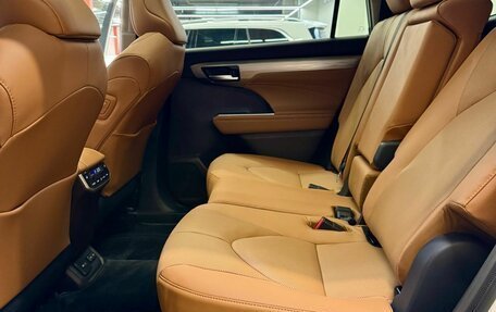 Toyota Highlander, 2025 год, 6 190 000 рублей, 23 фотография