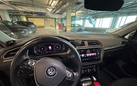 Volkswagen Tiguan II, 2019 год, 2 500 000 рублей, 2 фотография