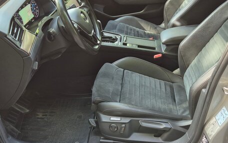 Volkswagen Passat B8 рестайлинг, 2016 год, 2 090 000 рублей, 17 фотография