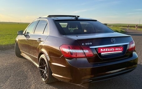 Mercedes-Benz E-Класс, 2012 год, 2 250 000 рублей, 17 фотография