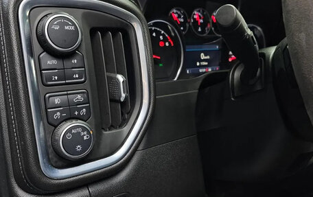 Chevrolet Silverado, 2021 год, 10 310 000 рублей, 16 фотография