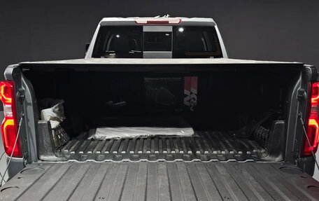 Chevrolet Silverado, 2021 год, 10 310 000 рублей, 19 фотография