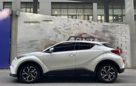 Toyota C-HR I рестайлинг, 2021 год, 1 290 200 рублей, 3 фотография