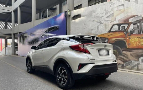 Toyota C-HR I рестайлинг, 2021 год, 1 290 200 рублей, 5 фотография