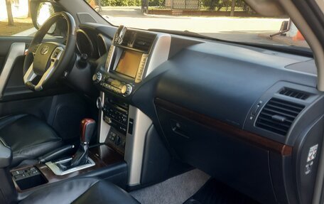 Toyota Land Cruiser Prado 150 рестайлинг 2, 2010 год, 3 000 000 рублей, 7 фотография