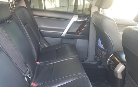 Toyota Land Cruiser Prado 150 рестайлинг 2, 2010 год, 3 000 000 рублей, 12 фотография