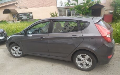 Hyundai Solaris II рестайлинг, 2012 год, 870 000 рублей, 3 фотография