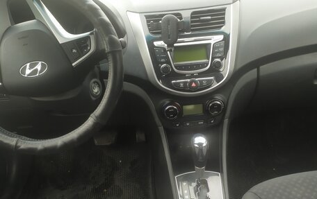 Hyundai Solaris II рестайлинг, 2012 год, 870 000 рублей, 5 фотография