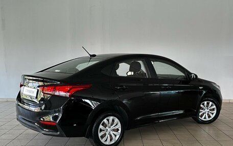 Hyundai Solaris II рестайлинг, 2017 год, 860 000 рублей, 3 фотография