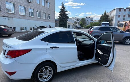 Hyundai Solaris II рестайлинг, 2014 год, 680 000 рублей, 3 фотография