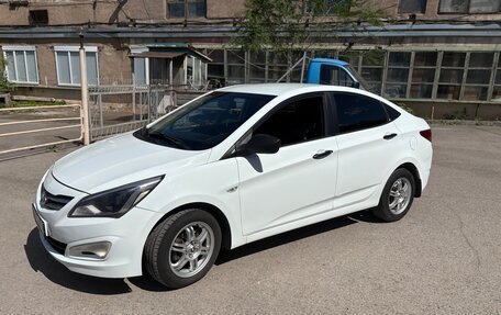 Hyundai Solaris II рестайлинг, 2014 год, 680 000 рублей, 2 фотография