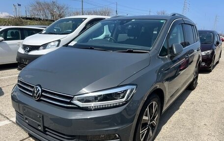 Volkswagen Touran III, 2022 год, 1 528 099 рублей, 2 фотография