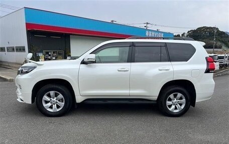Toyota Land Cruiser Prado 150 рестайлинг 2, 2022 год, 4 100 000 рублей, 4 фотография