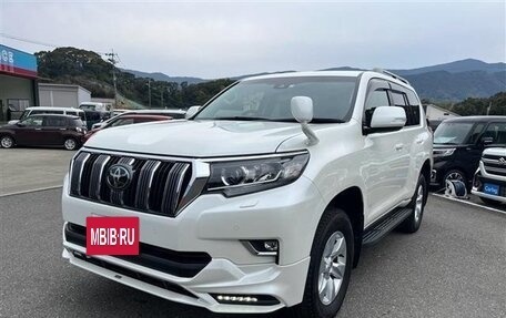 Toyota Land Cruiser Prado 150 рестайлинг 2, 2022 год, 4 100 000 рублей, 3 фотография