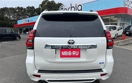 Toyota Land Cruiser Prado 150 рестайлинг 2, 2022 год, 4 100 000 рублей, 7 фотография
