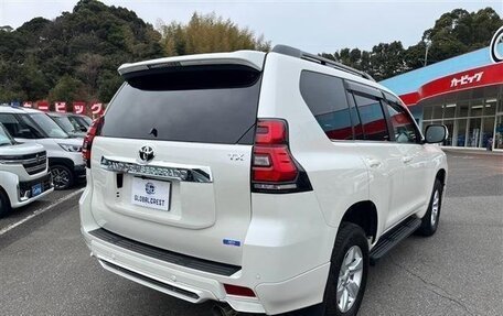 Toyota Land Cruiser Prado 150 рестайлинг 2, 2022 год, 4 100 000 рублей, 8 фотография