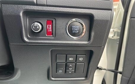 Toyota Land Cruiser Prado 150 рестайлинг 2, 2022 год, 4 100 000 рублей, 14 фотография