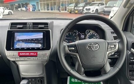 Toyota Land Cruiser Prado 150 рестайлинг 2, 2022 год, 4 100 000 рублей, 11 фотография