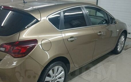 Opel Astra J, 2014 год, 920 000 рублей, 2 фотография