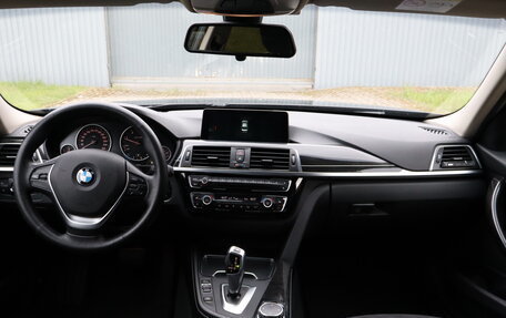 BMW 3 серия, 2016 год, 2 700 000 рублей, 24 фотография