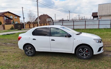 Renault Logan II, 2017 год, 370 000 рублей, 3 фотография