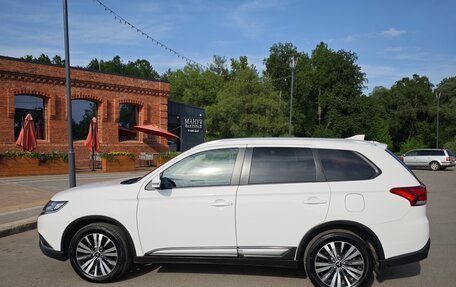 Mitsubishi Outlander III рестайлинг 3, 2019 год, 2 515 000 рублей, 2 фотография